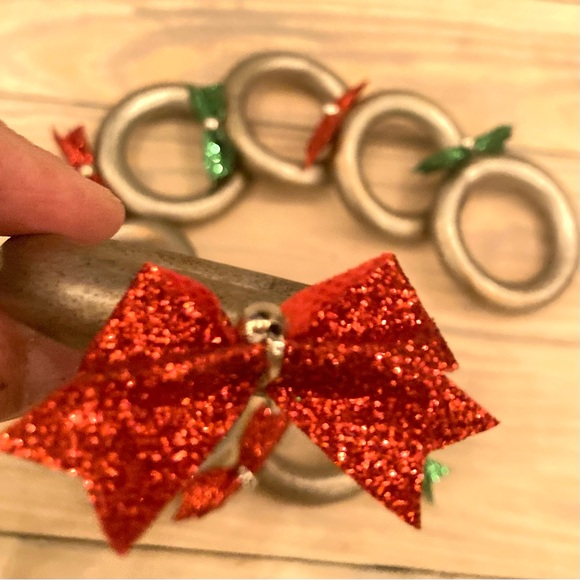 Christmas Holiday Festive Wood Napkin Rings with Shiny Red and Green Bows - Picture 3 of 9